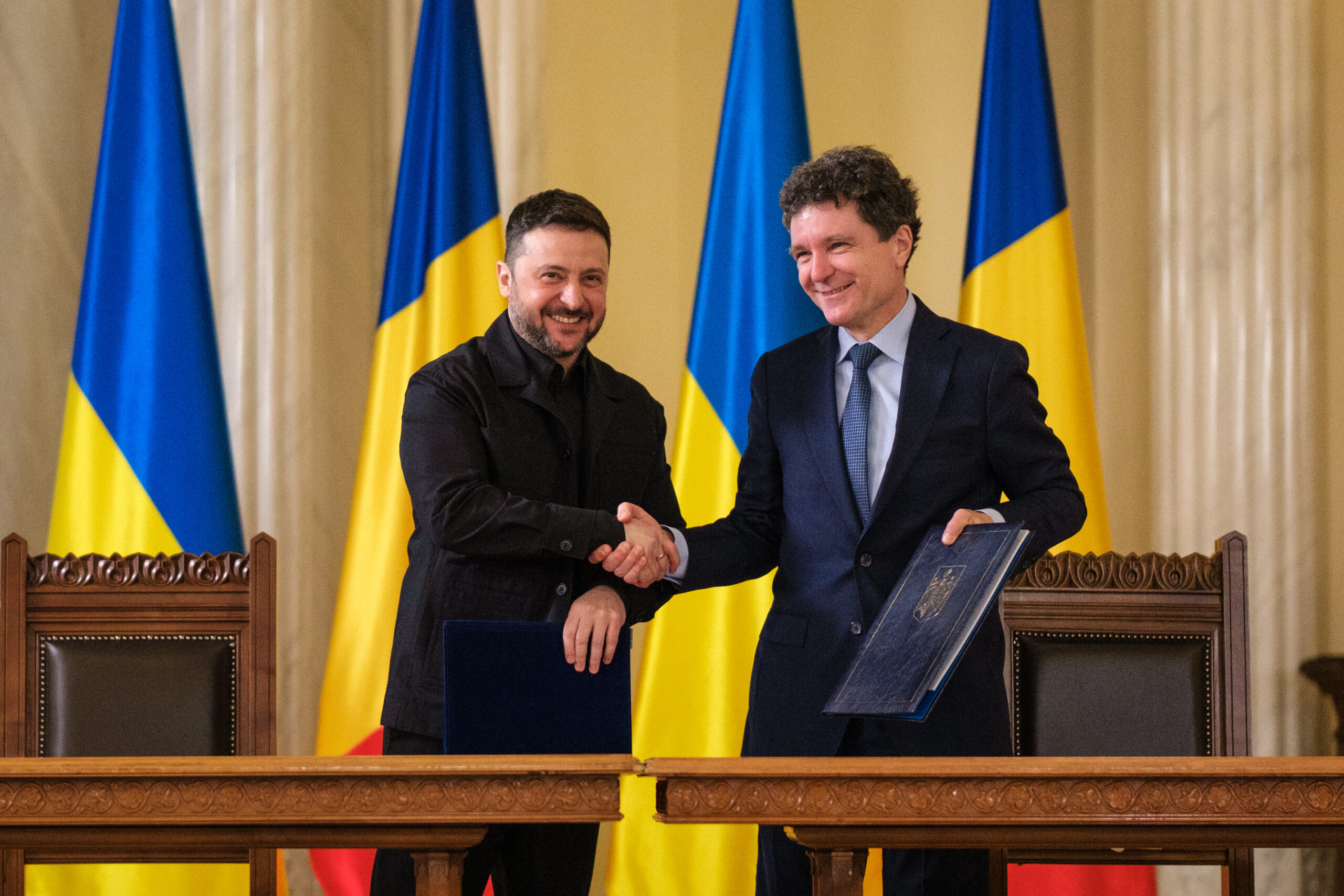Nicușor Dan a transmis un mesaj lui Volodimir Zelenski după promulgarea legii privind educația în limba maternă