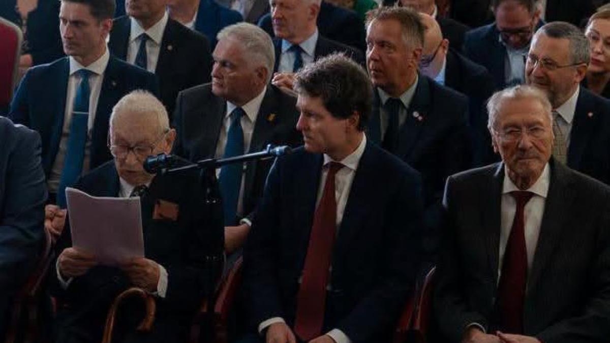 Adrian Zuckerman cere apărarea orientării europene și transatlantice a României