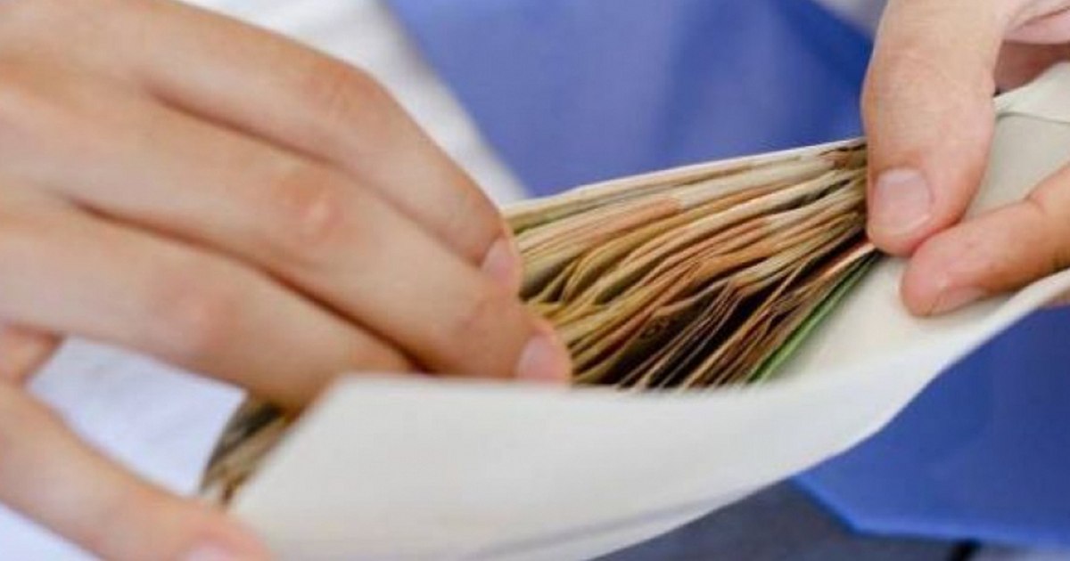 Dosar de corupție la Universitatea din Pitești: doi profesori sunt reținuți pentru luare de mită